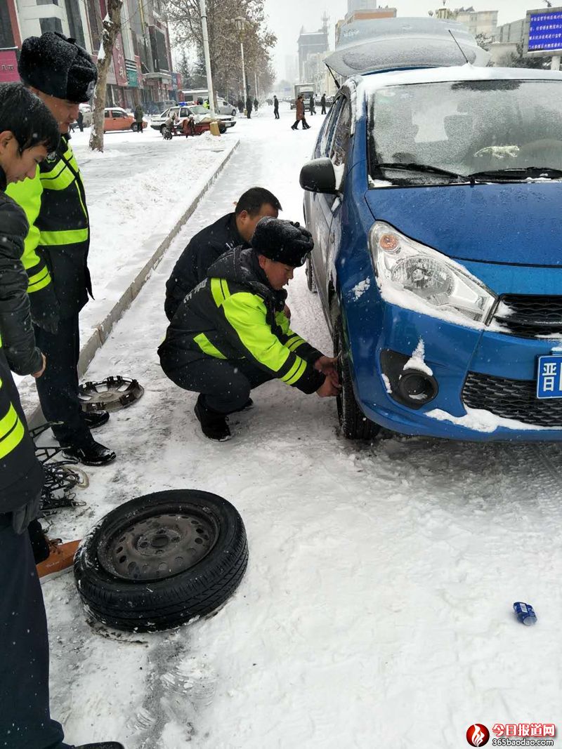 最美風(fēng)景線 黎都熒光綠.jpg