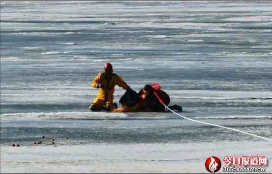【警營暖心事】冰窟驚險10分鐘,墜冰群眾得救了! - 復(fù)件487.png