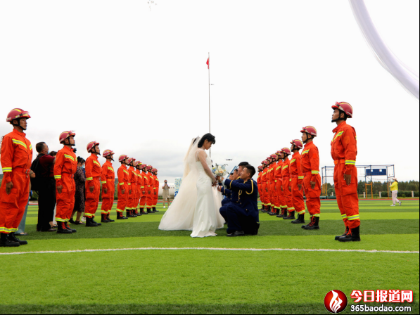 藍焰白紗,執手不離哈爾濱市消防救援支隊隆重舉行指戰員集體婚禮397.png