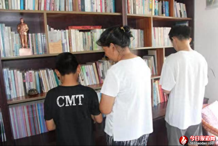 黃秀峰 模糊世界書寫清晰人生(含照片)13035.png