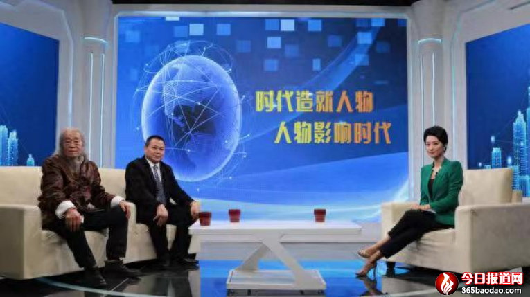 黃秀峰 模糊世界書寫清晰人生(含照片)12694.png