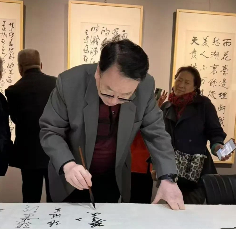 df20d0bc3e4045a2966074a63cea2e43~tplv-tt-origin-web_gif_副本.j