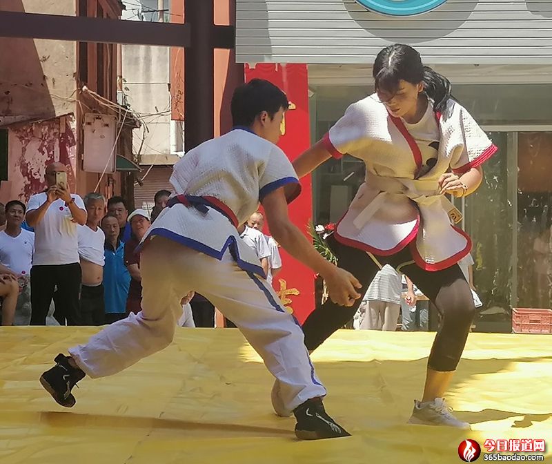  ӿȪǣ(mng)ش^y(tng)Ļչڝ(j)״e