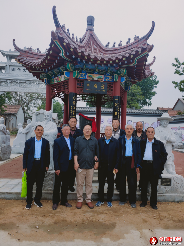 鼎鬶亭落成 丁再獻集骨刻文題聯1706.png