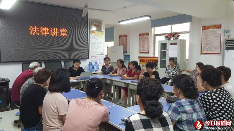 河南省鄭州市金水區東風路街道文北社區“法律講堂進社區”活動照片 (1)_副本.jpg