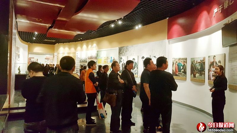 鄭州市文北社區(qū)“堅定理想信念 牢記使命擔當”焦裕祿紀念館參觀學習活動照片 (3).jpg