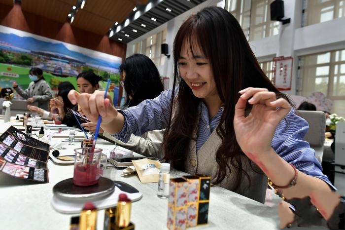 ݣ_ɵŮͬԶʻӭˡHDŮ