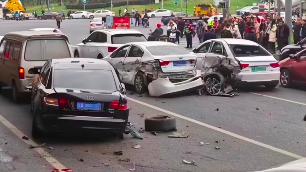 Bײ11܇˹܇섂ƣ^·ڕrͻȻܿ